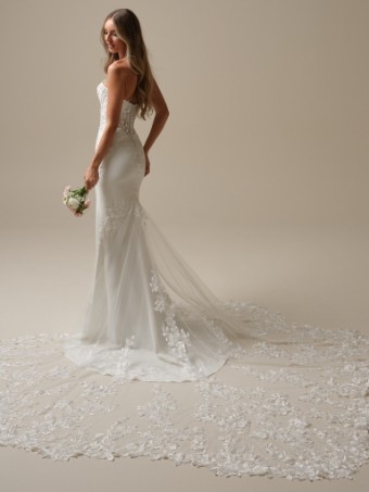 Maggie Sottero  Style YARA (25MK263A01 - Unlined bodice, Plunge) #2 Ivory (gown with Natural Illusion) thumbnail